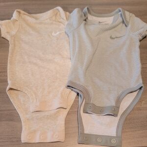 Nike Baby 2 Pieces Bodysuits in Cream and Light Green
